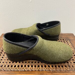 Size 41 Dansko Wool Felt Sanita Ava Neutral Olive Green Everyday Slip On Clogs